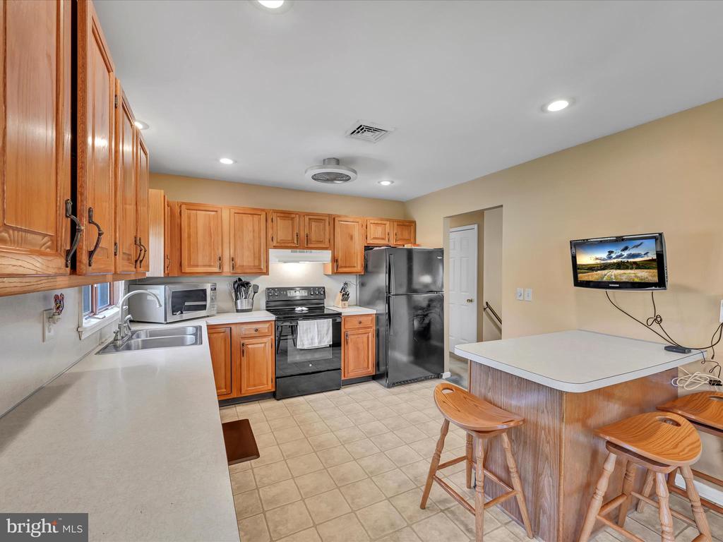 24 Oakmont Ct