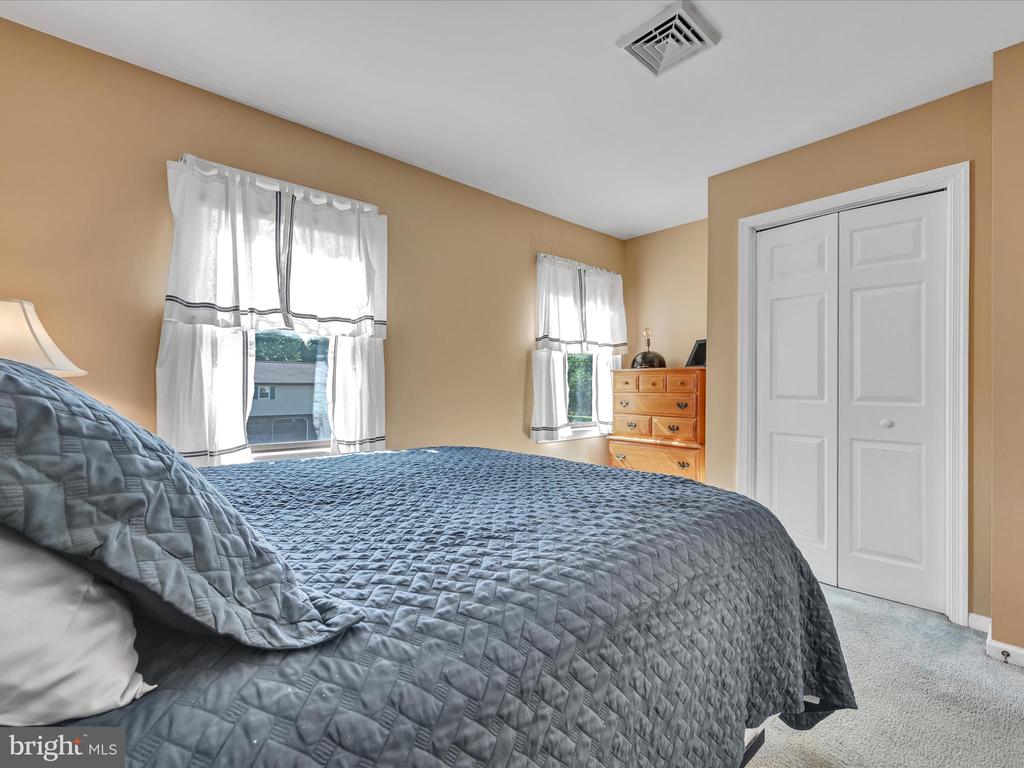 24 Oakmont Ct
