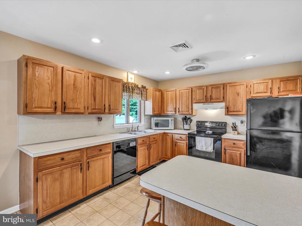 24 Oakmont Ct