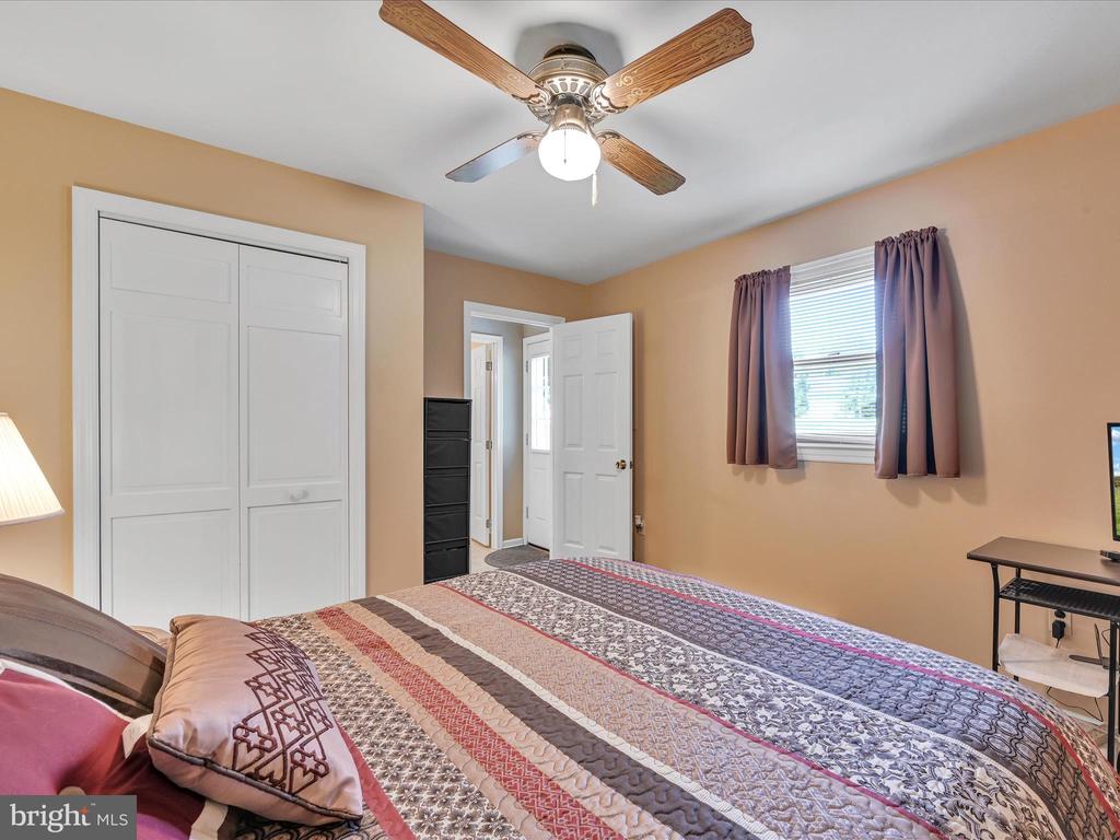 24 Oakmont Ct