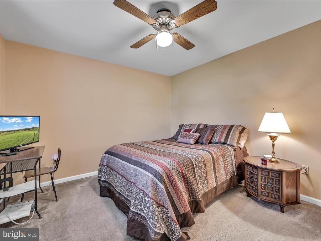 24 Oakmont Ct