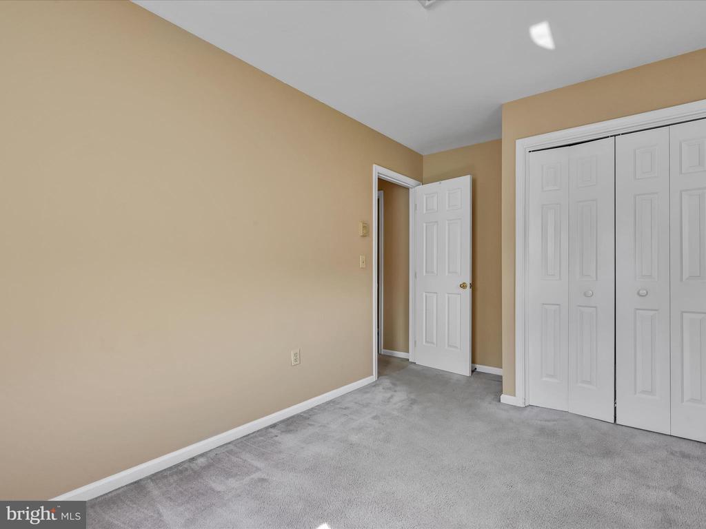 24 Oakmont Ct