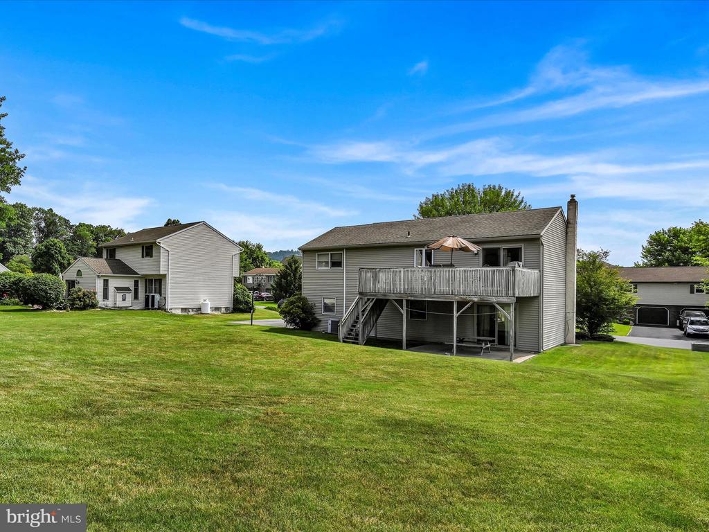 24 Oakmont Ct