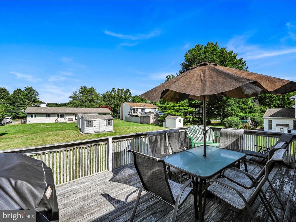 24 Oakmont Ct