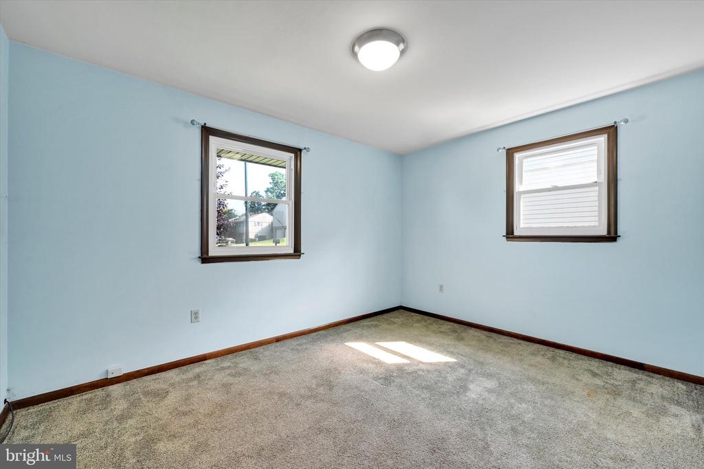 35 E Summit Dr