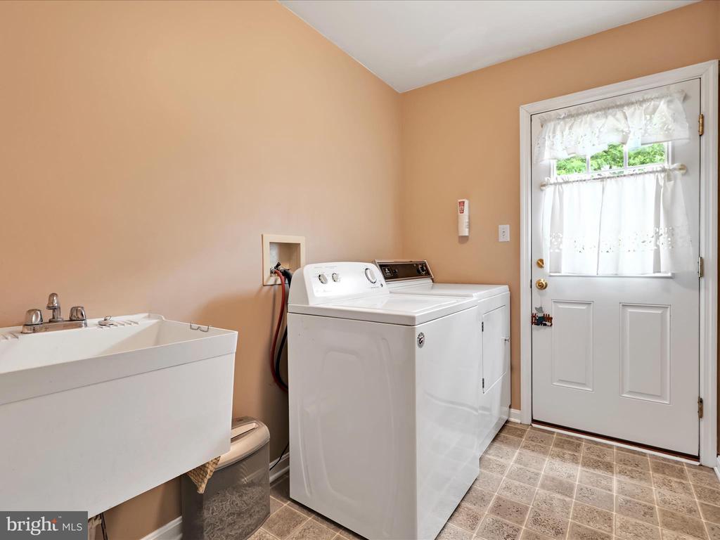 138 Laurie Ln