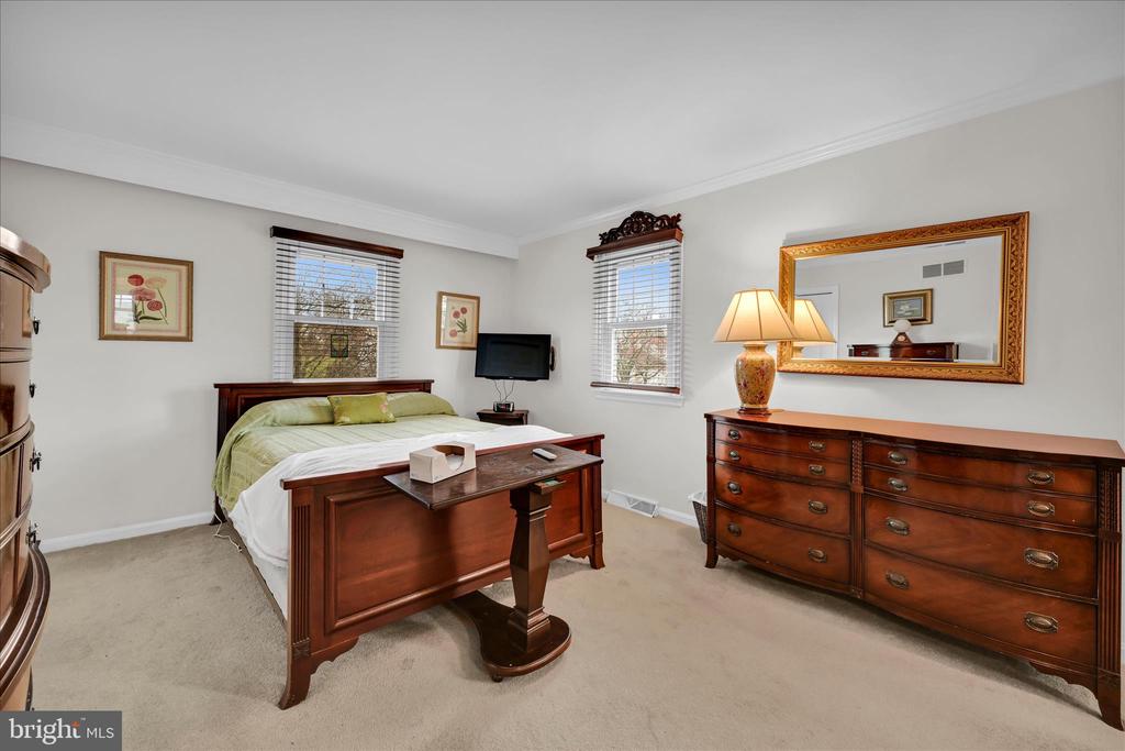 1484 CONESTOGA VIEW DRIVE