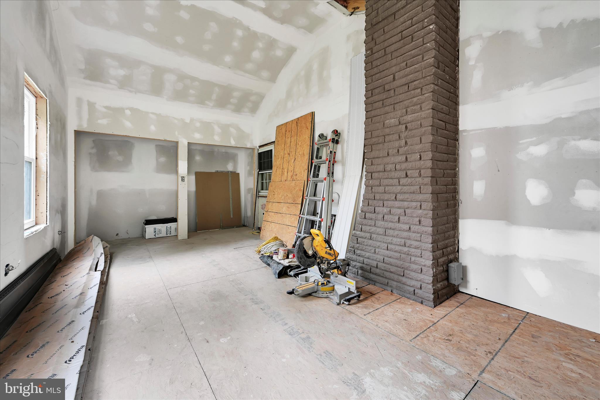230 EDGEWOOD DRIVE