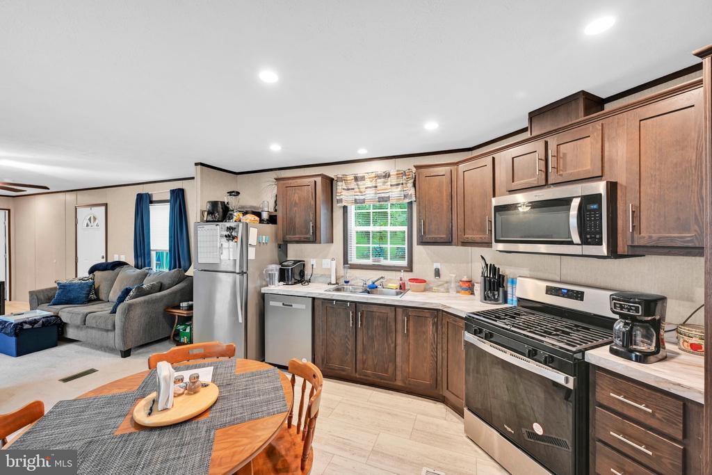 1395 BOWMANSVILLE ROAD Unit: 17