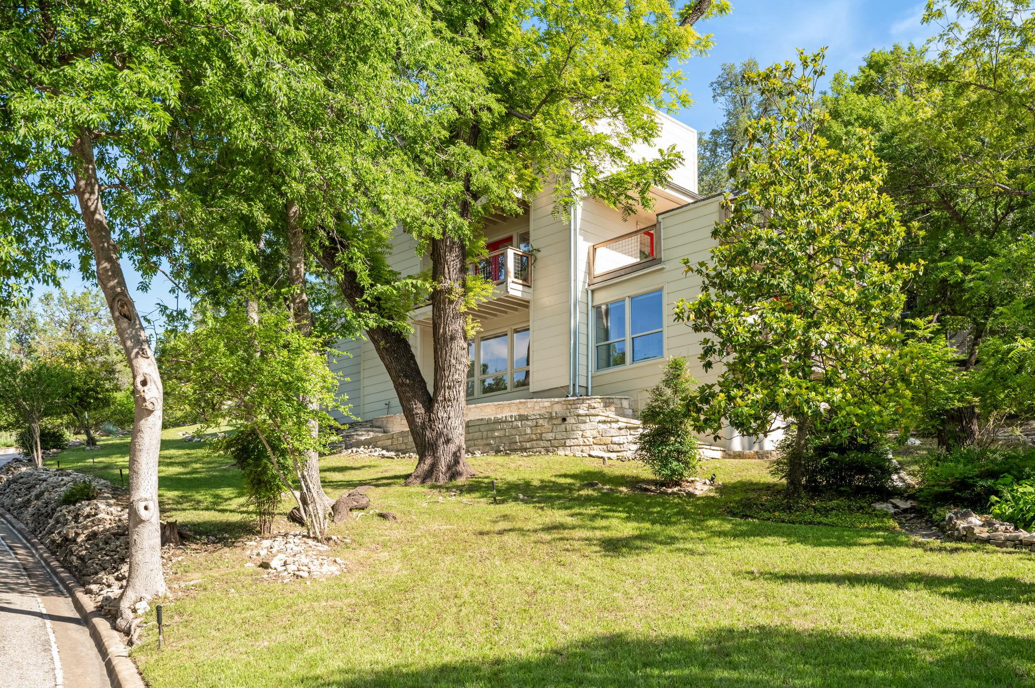 5932 Highland Hills DR