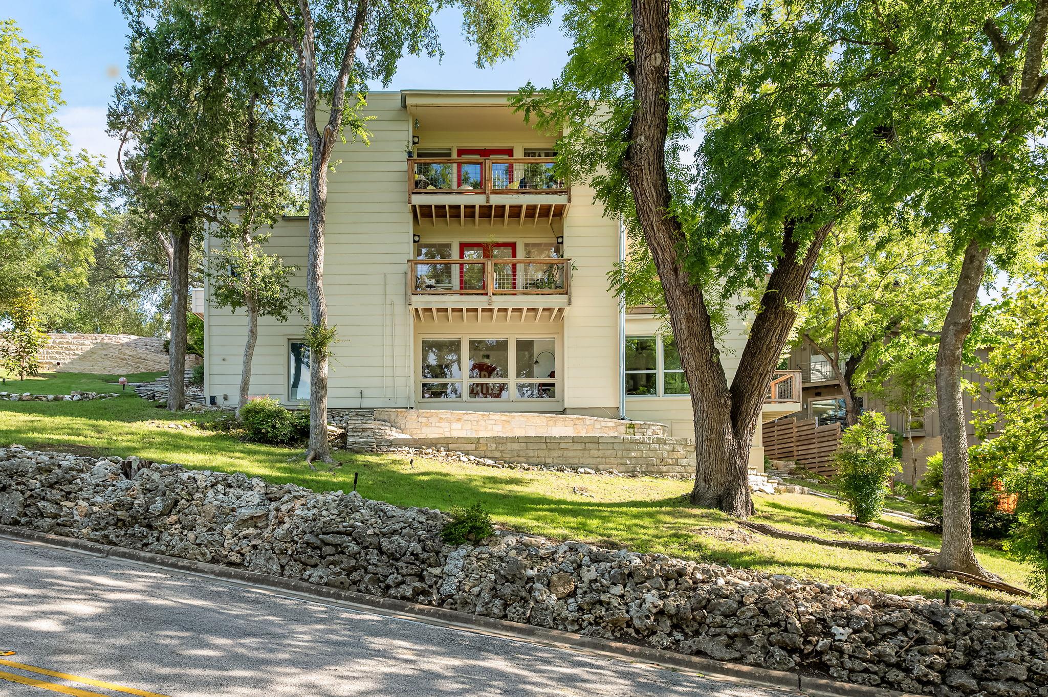 5932 Highland Hills DR