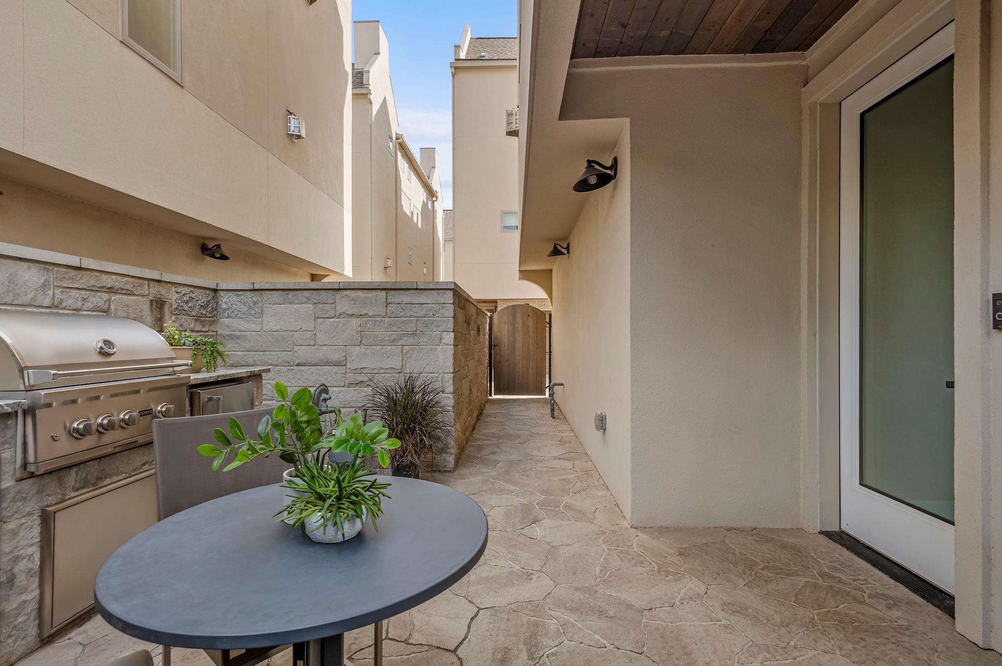 2300 Enfield RD # 302