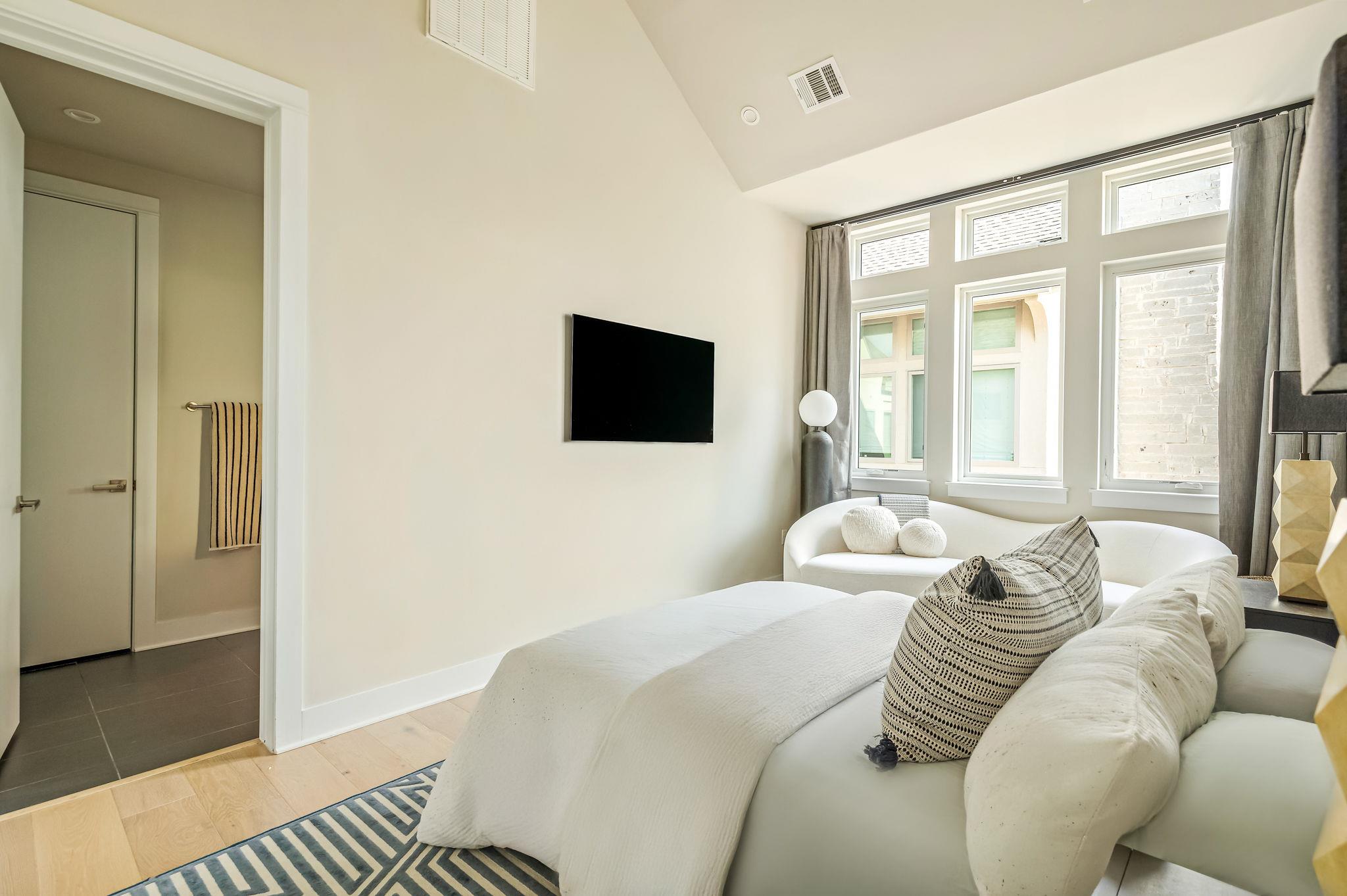 2300 Enfield RD # 302