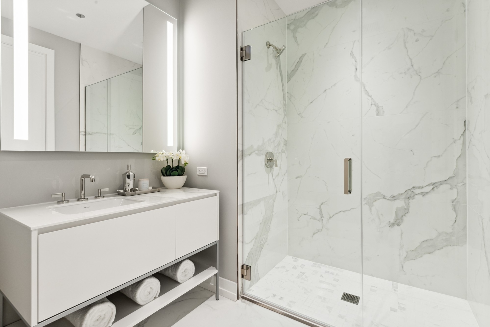 14 W Superior Street Unit: 4504