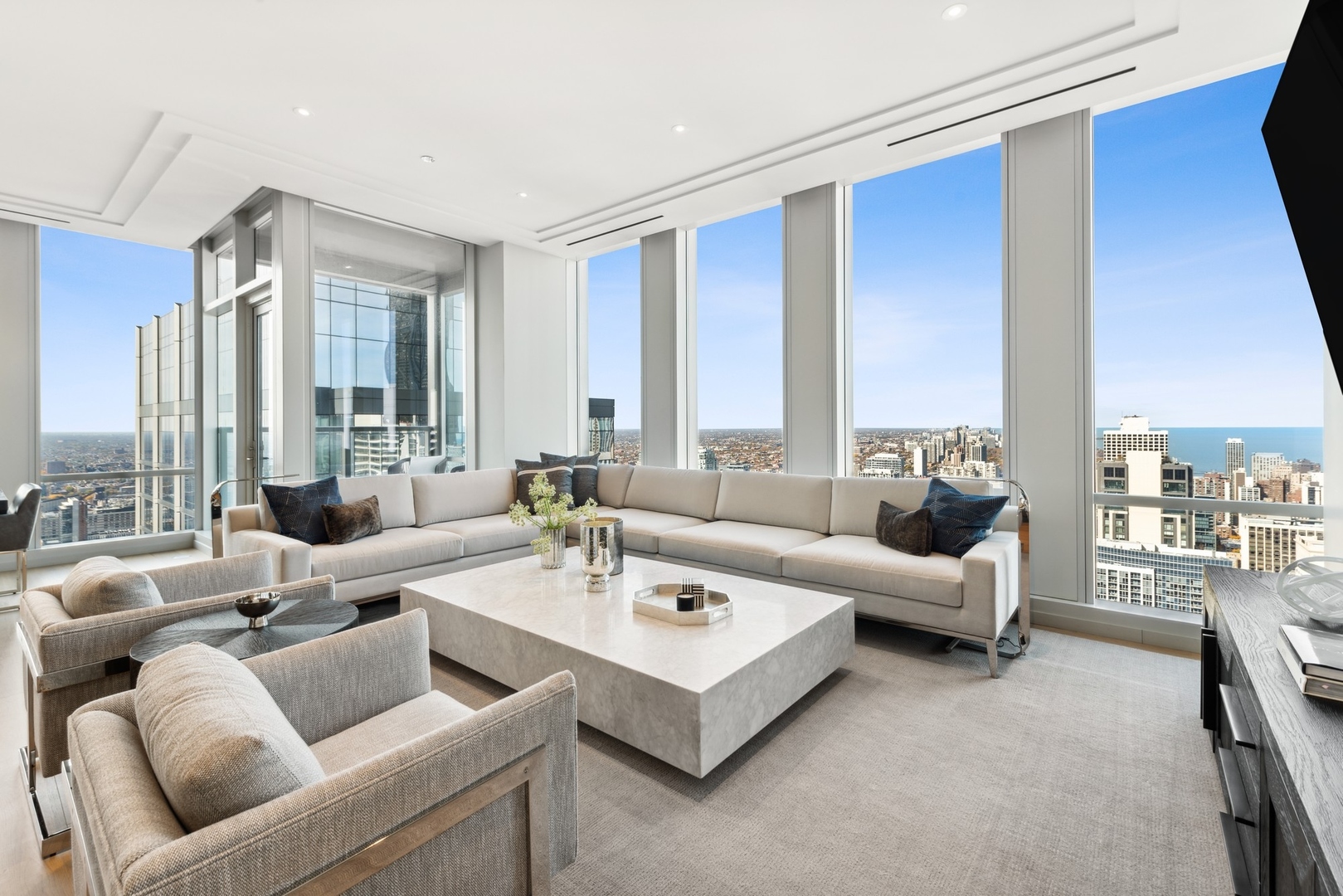 14 W Superior Street Unit: 4804