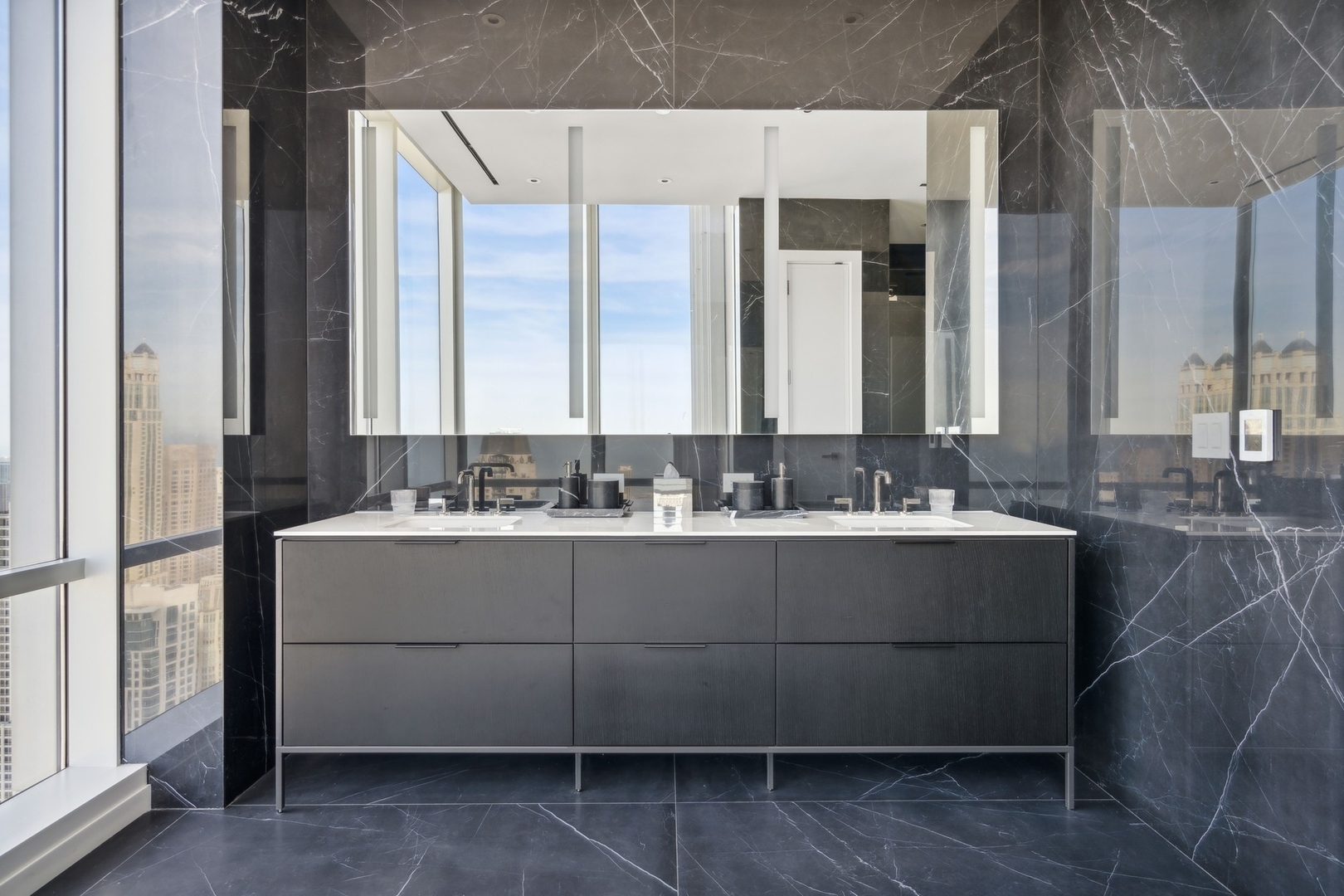 14 W Superior Street Unit: 6301