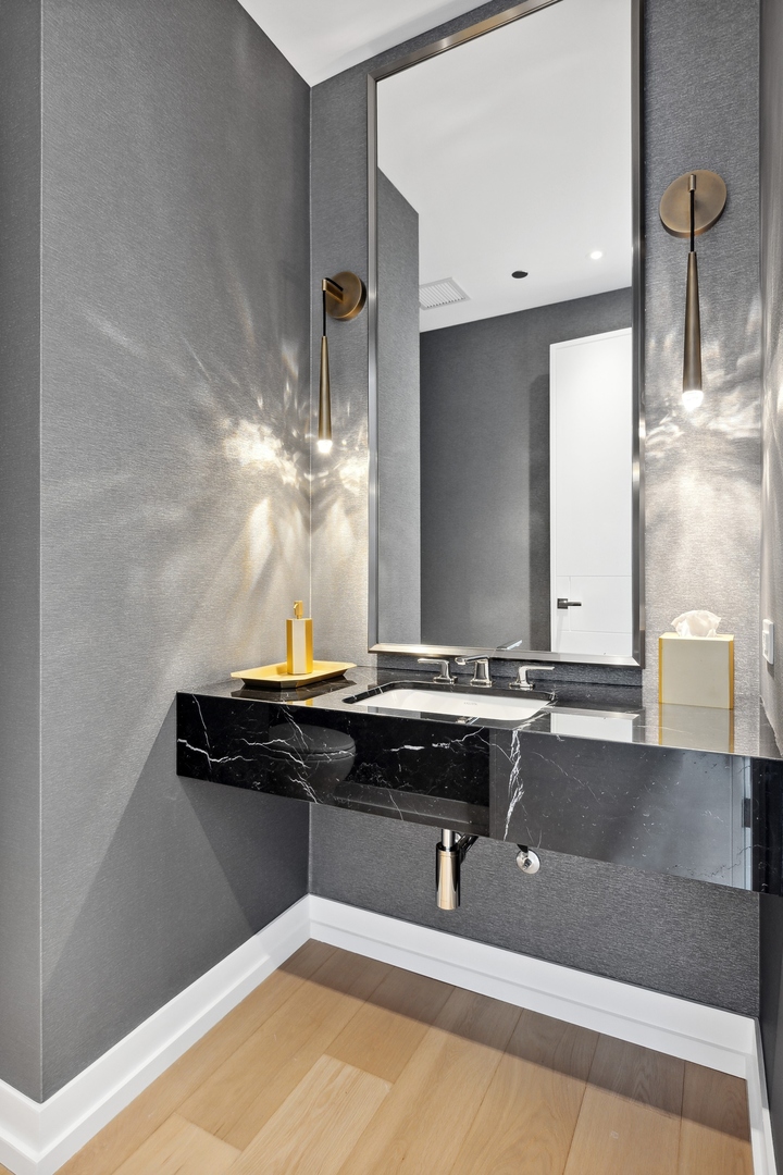 14 W Superior Street Unit: 6301