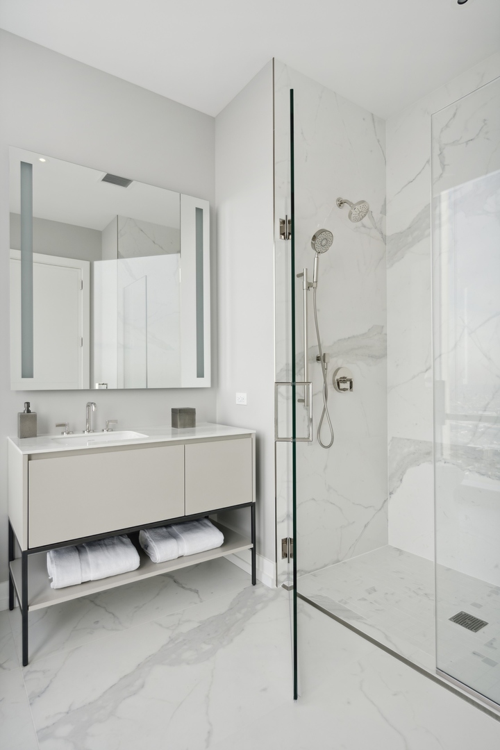 14 W Superior Street Unit: 6302
