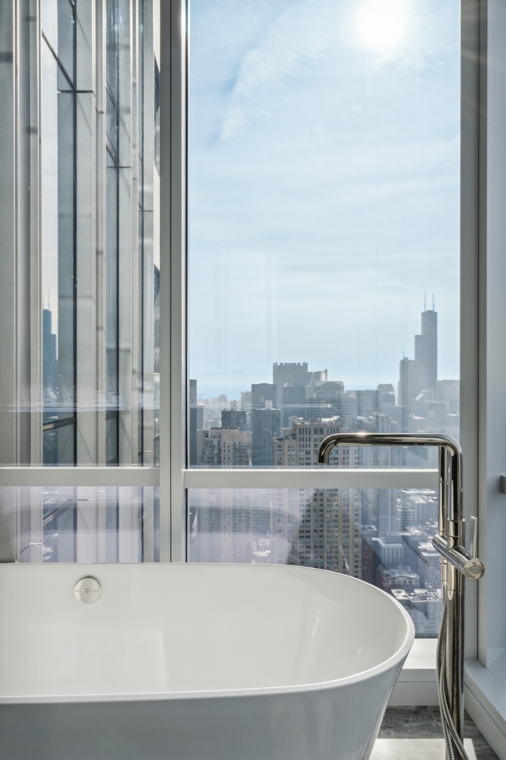 14 W Superior Street Unit: 6302