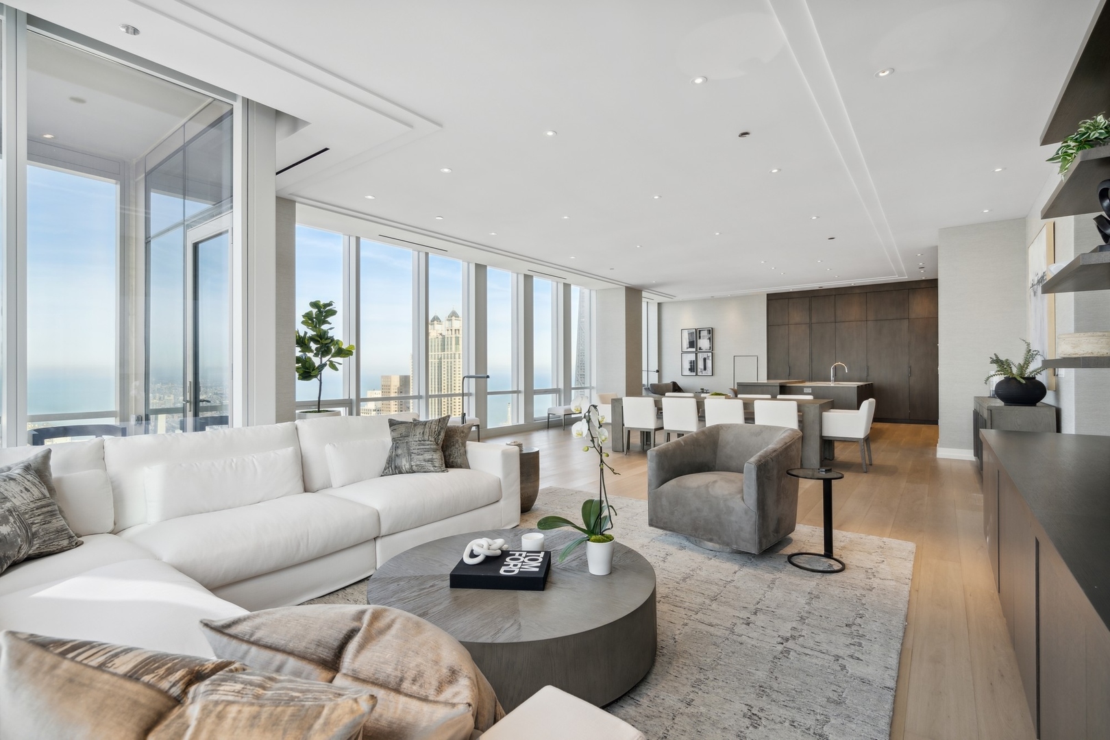 14 W Superior Street Unit: 6202