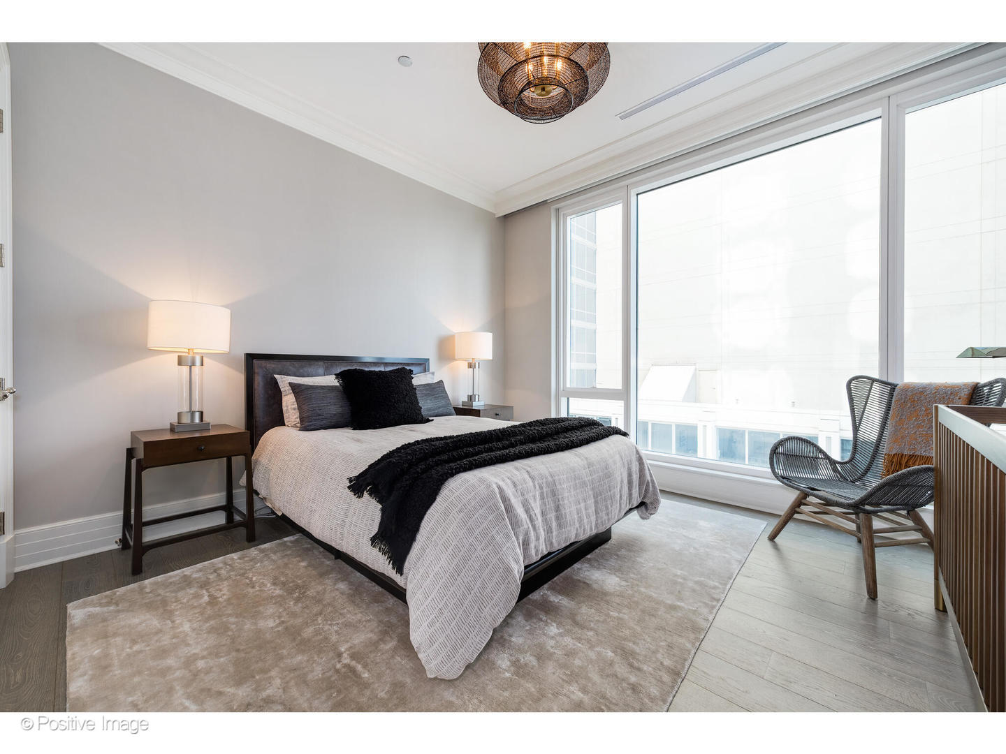 9 W Walton Street Unit: 2402