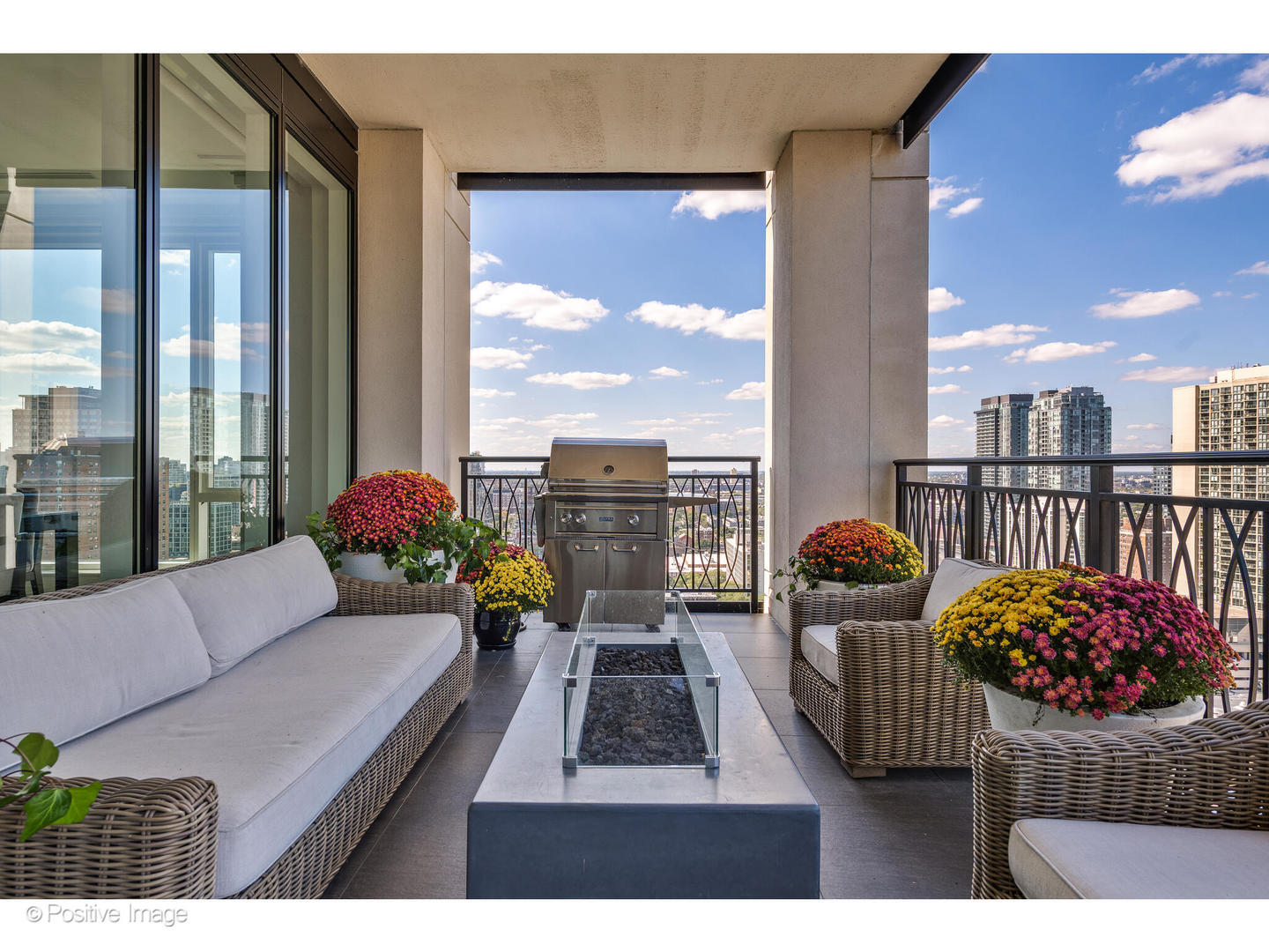 9 W Walton Street Unit: 2402