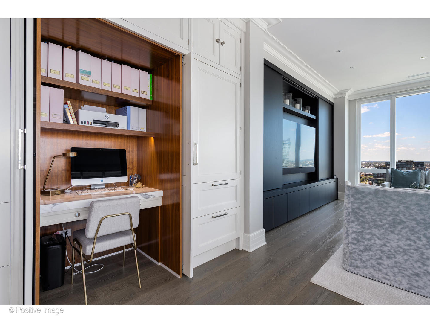 9 W Walton Street Unit: 2402