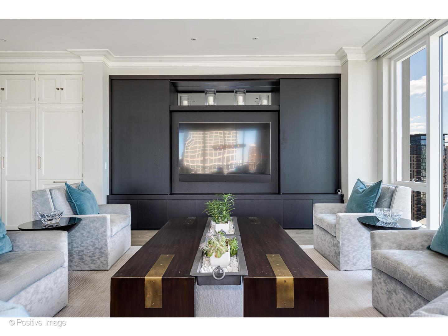 9 W Walton Street Unit: 2402