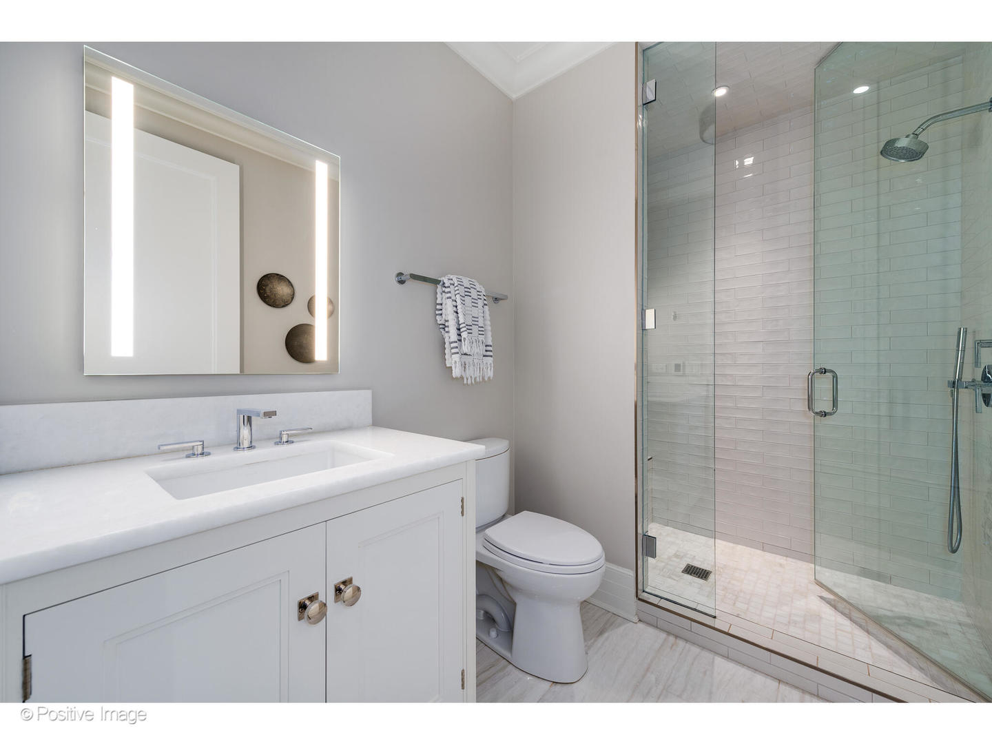 9 W Walton Street Unit: 2402