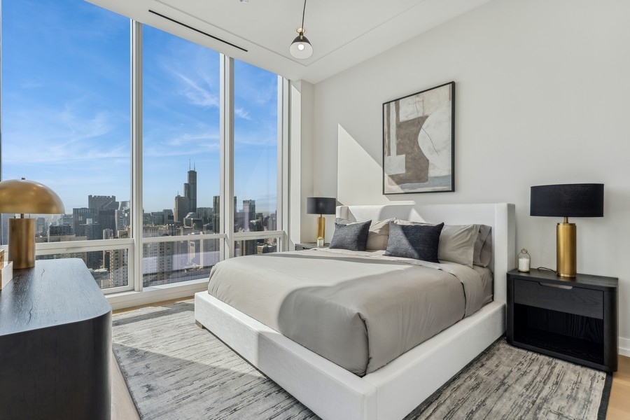 14 W Superior Street Unit: 5502