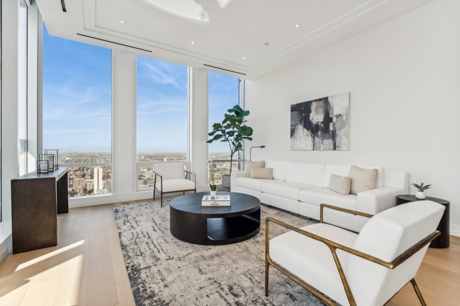 14 W Superior Street Unit: 5502