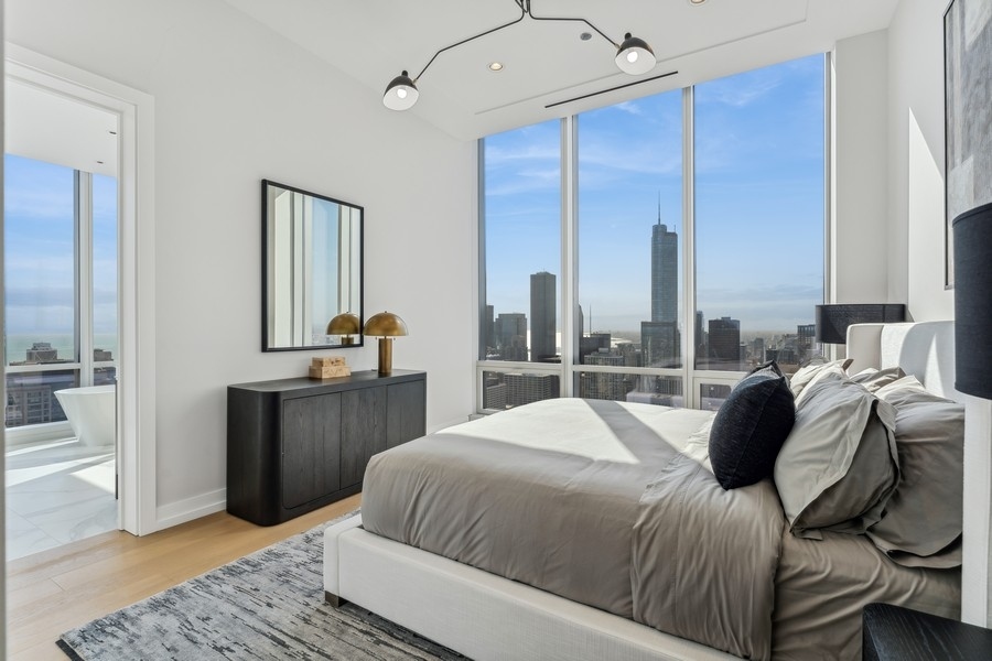 14 W Superior Street Unit: 5502