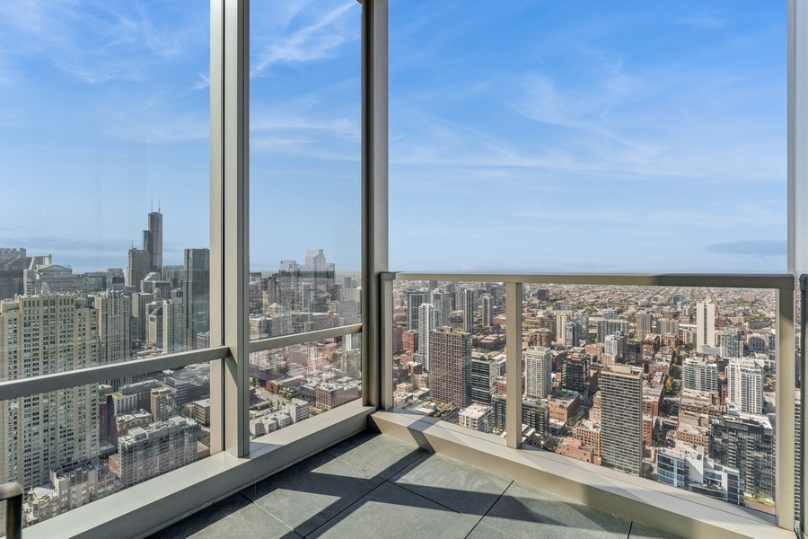 14 W Superior Street Unit: 5502