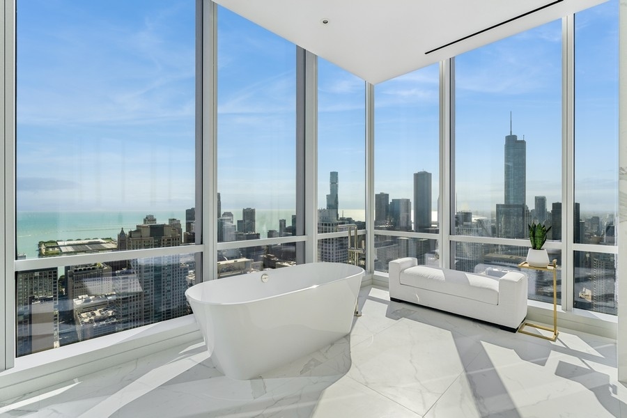 14 W Superior Street Unit: 5502