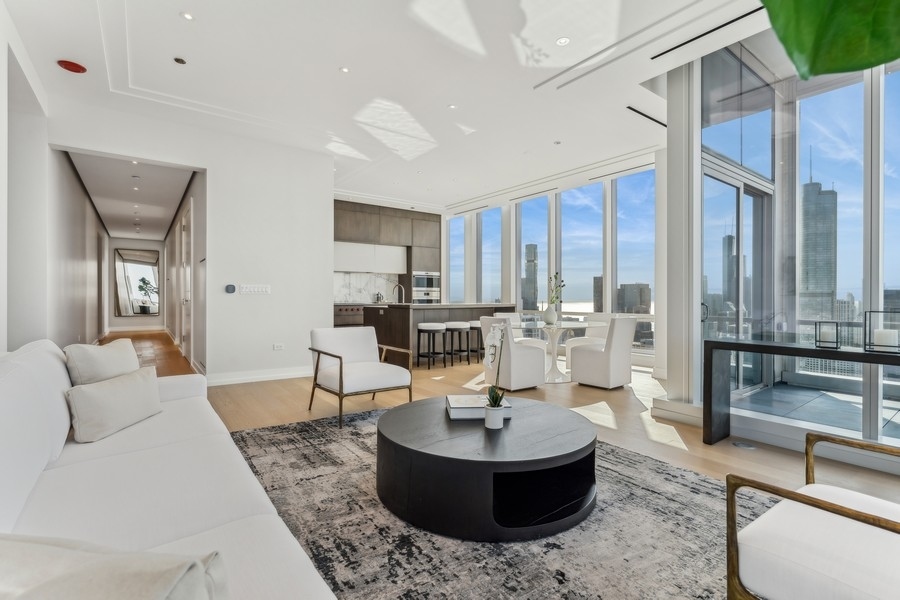 14 W Superior Street Unit: 5502