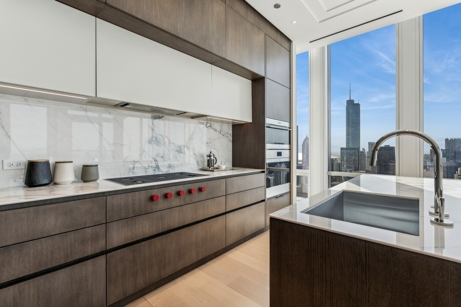 14 W Superior Street Unit: 5502