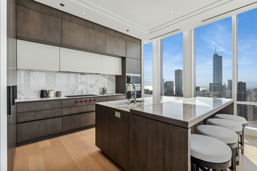 14 W Superior Street Unit: 5502