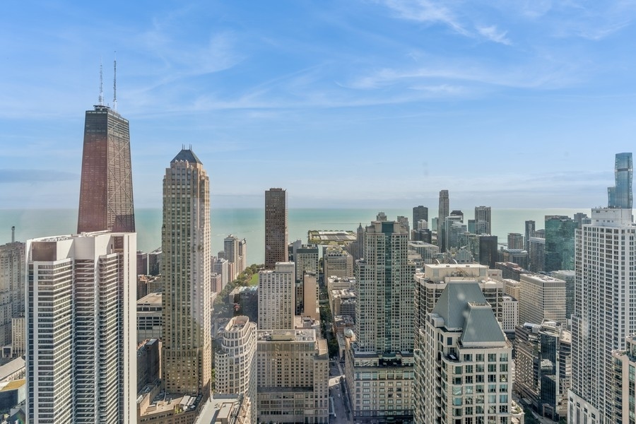 14 W Superior Street Unit: 5502