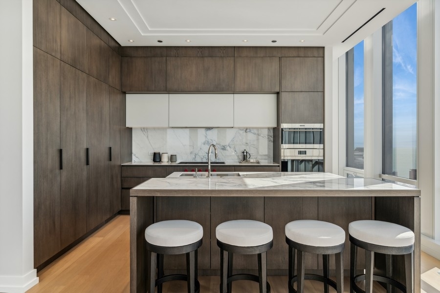 14 W Superior Street Unit: 5502