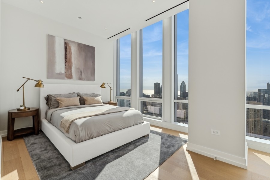 14 W Superior Street Unit: 5502
