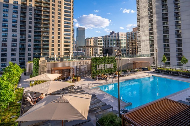 14 W Superior Street Unit: 5502