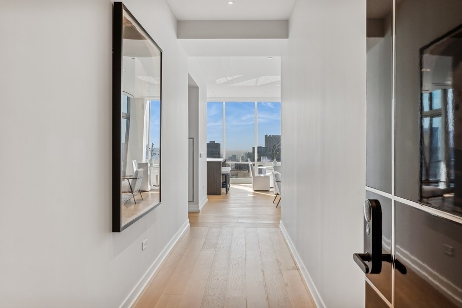 14 W Superior Street Unit: 5502