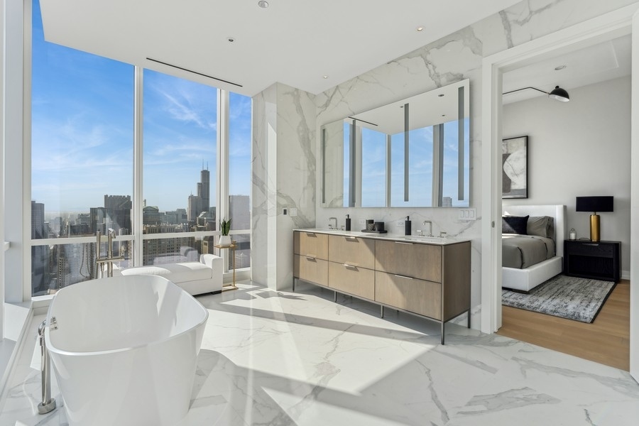 14 W Superior Street Unit: 5502