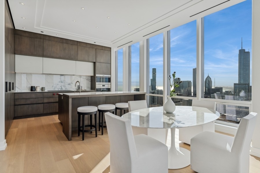 14 W Superior Street Unit: 5502