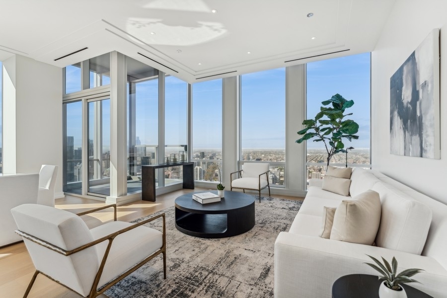 14 W Superior Street Unit: 5502