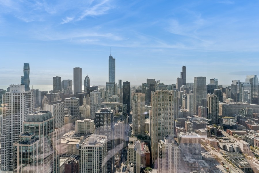 14 W Superior Street Unit: 5502