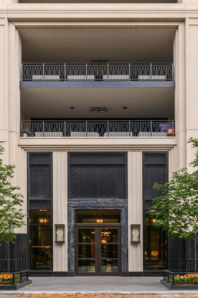 9 W Walton Street Unit: 3700