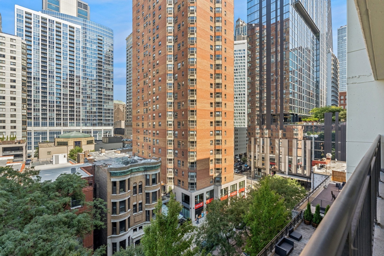 21 W CHESTNUT Street Unit: 803