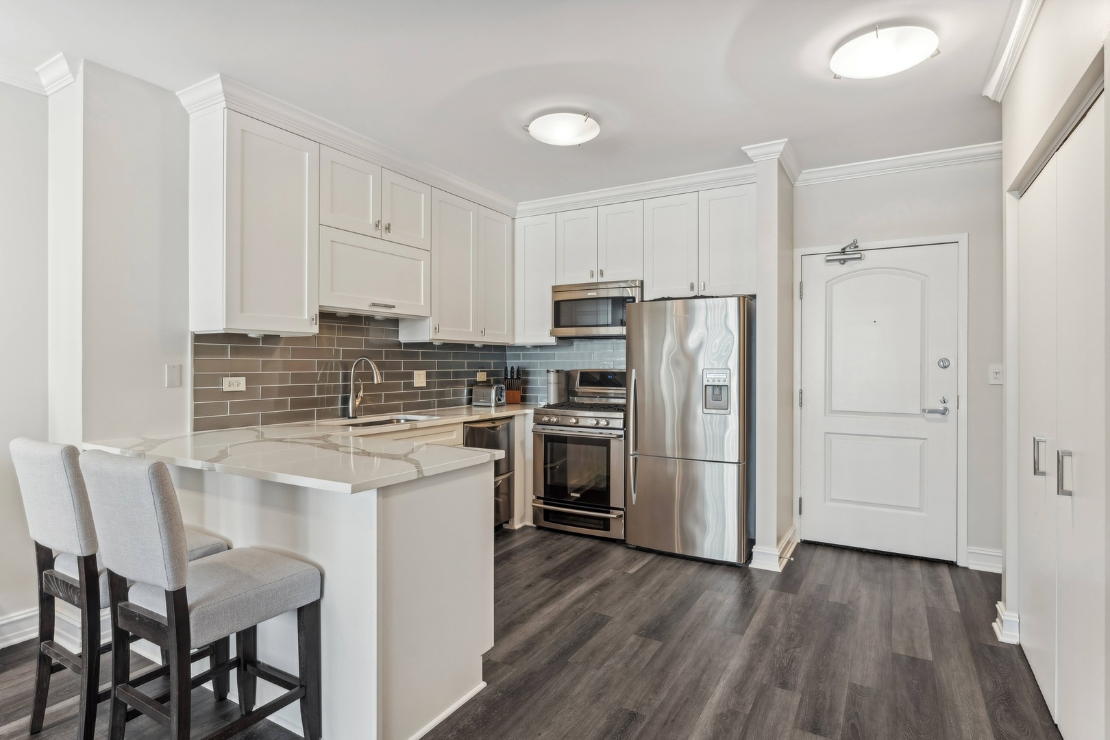 21 W CHESTNUT Street Unit: 803