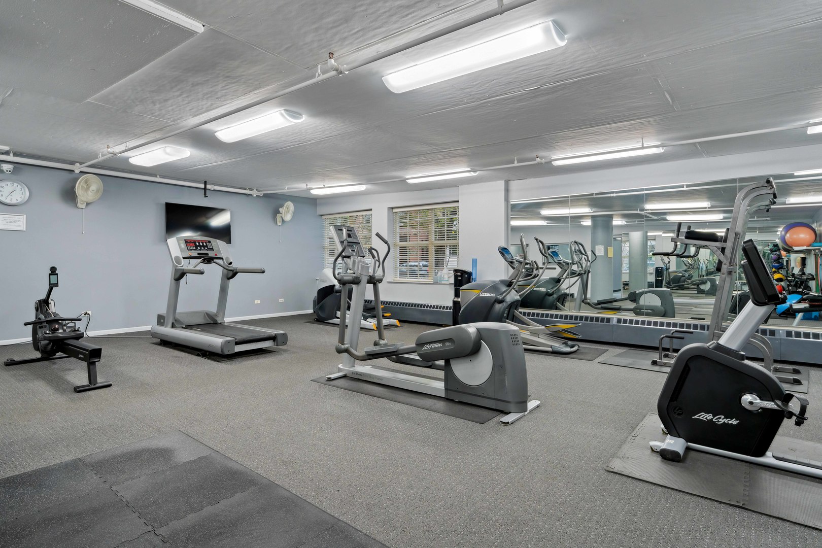 21 W CHESTNUT Street Unit: 803